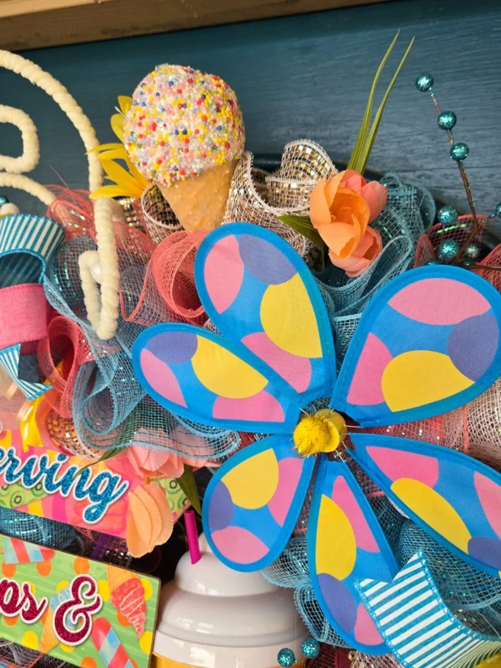 Serving Scoops & Smiles Summer Wreath